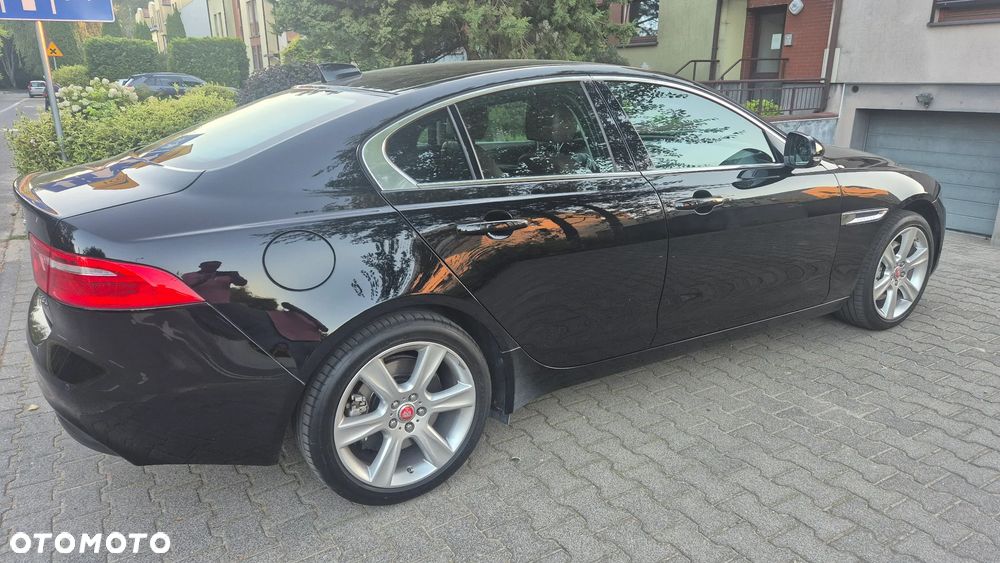 Jaguar XE - 4