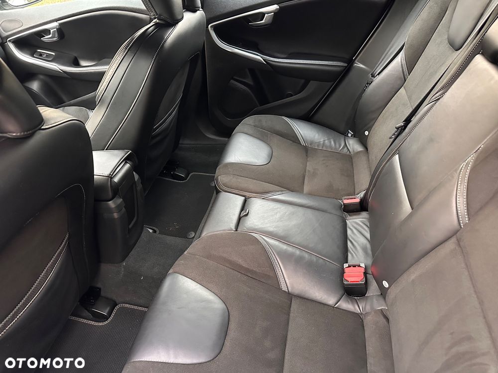 Volvo V40 D2 R Design - 23