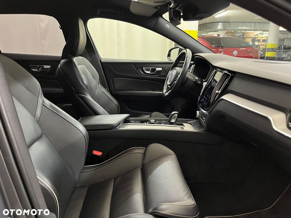 Volvo V60 B4 B R-Design - 35