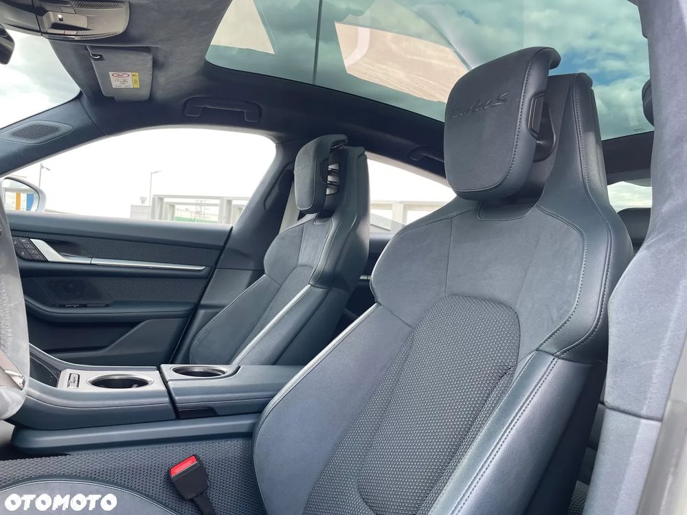 Porsche Taycan - 22