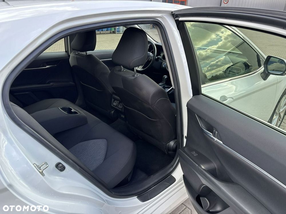 Toyota Camry 2.5 Hybrid Comfort CVT - 18