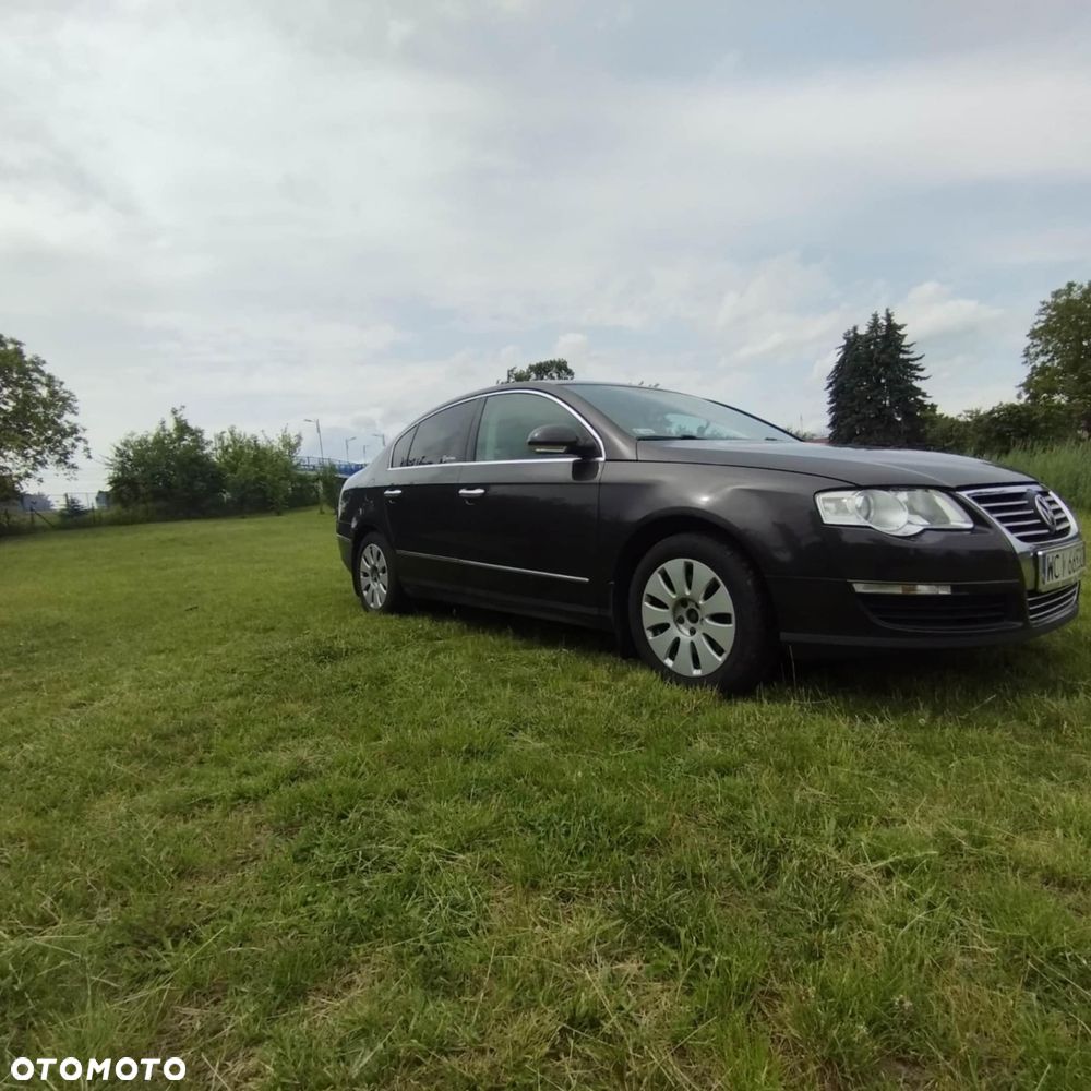 Volkswagen Passat - 4
