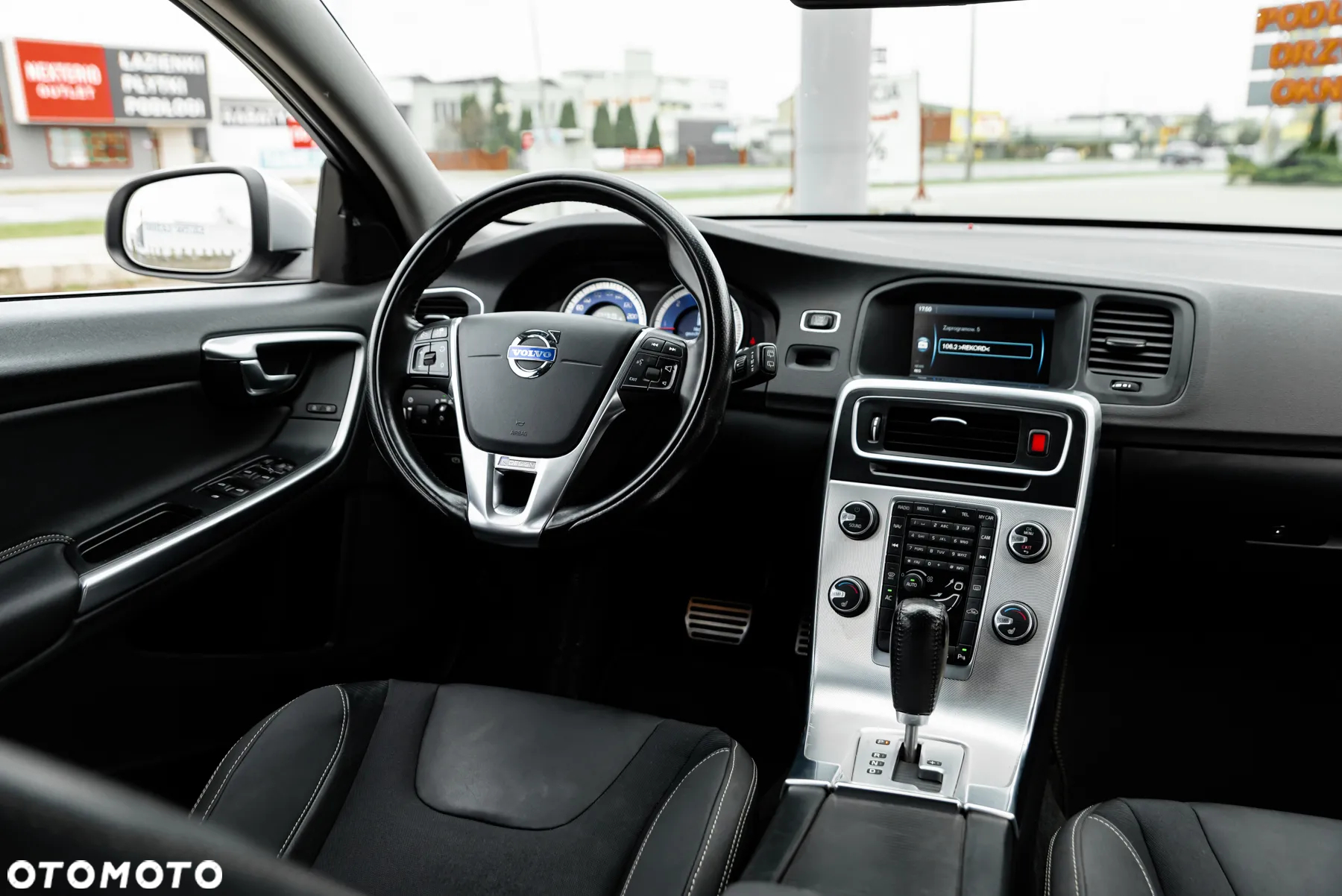 Volvo V60 D5 AWD R-Design - 22