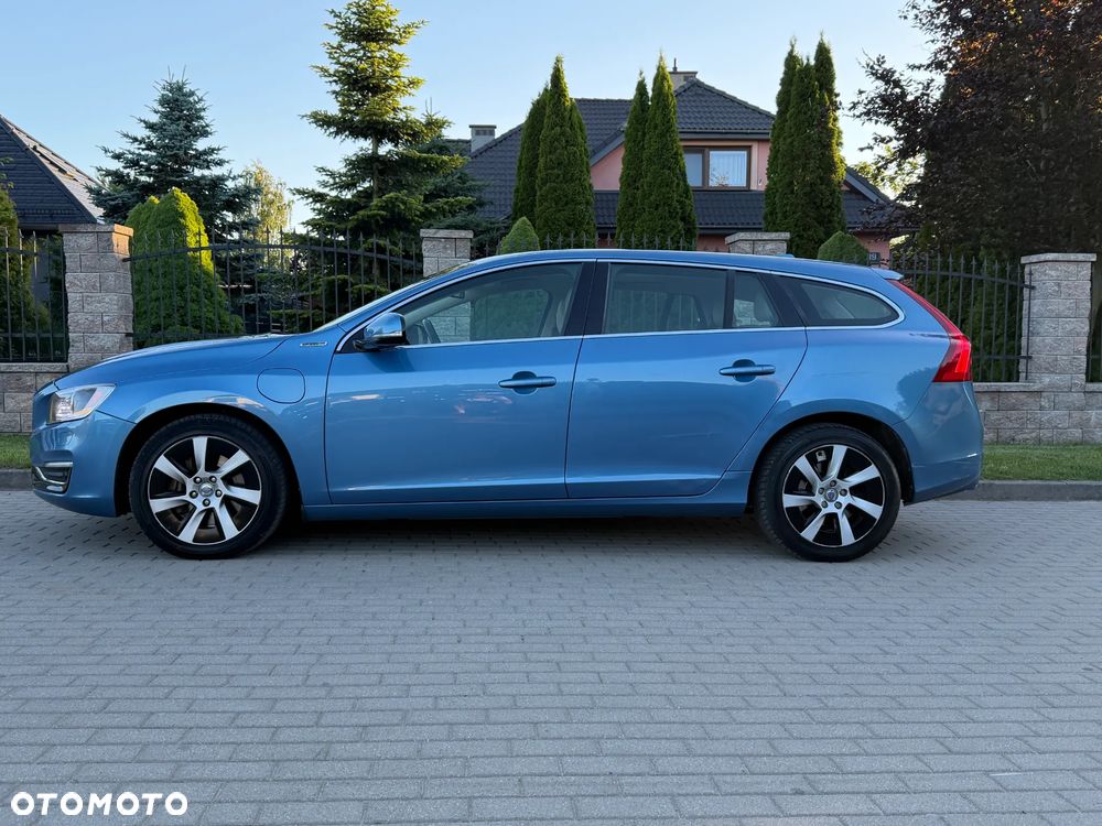 Volvo V60 D6 Plug-In-Hybrid AWD Geartronic Summum - 3