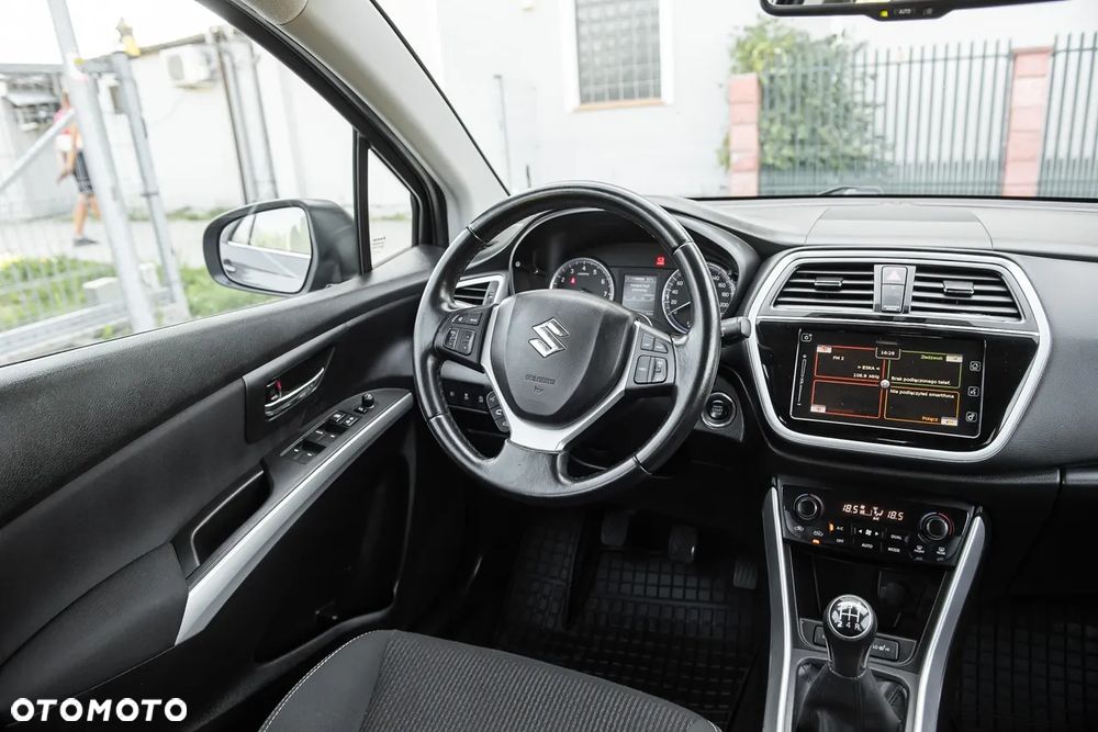 Suzuki SX4 S-Cross 1.0 T Premium 4WD - 25