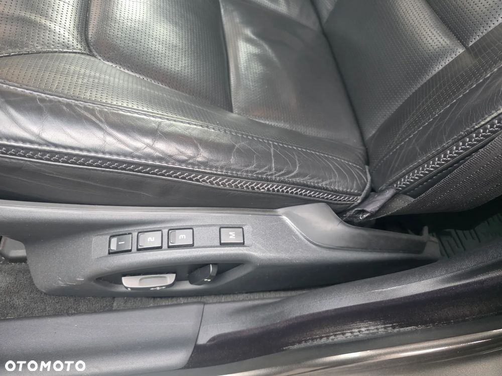 Volvo XC 70 3.2 AWD Momentum - 24