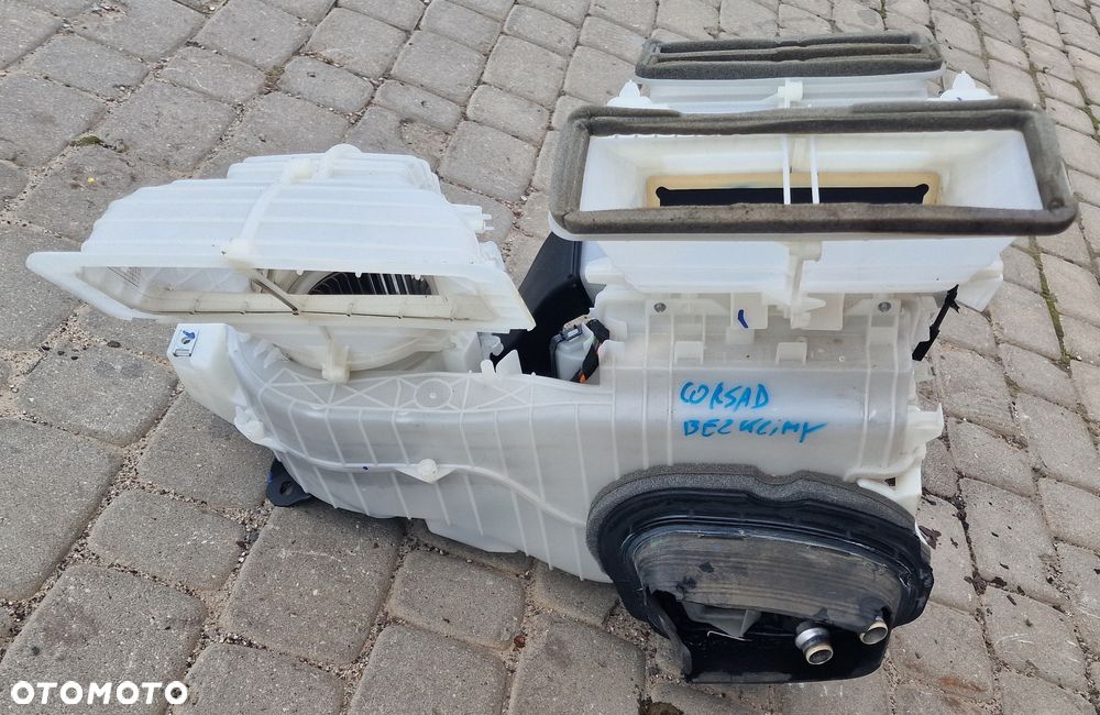 NAGRZEWNICA LJ413299199 OPEL CORSA D - 1