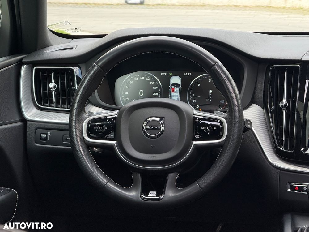 Volvo XC 60 D5 AWD R-Design - 17