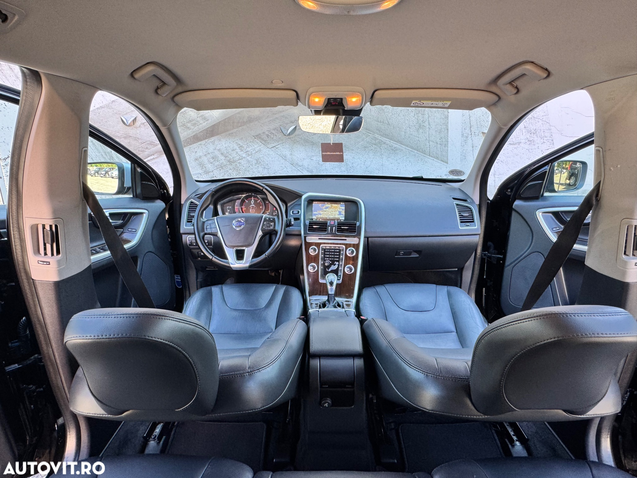Volvo XC 60 D5 AWD Geartronic Summum - 8