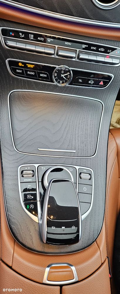 Mercedes-Benz Klasa E 220 d 4Matic 9G-TRONIC AMG Line - 32