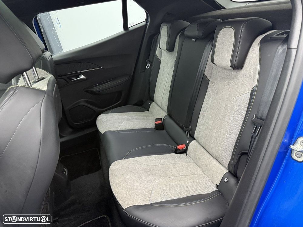 Peugeot e-2008 50 kWh GT - 15