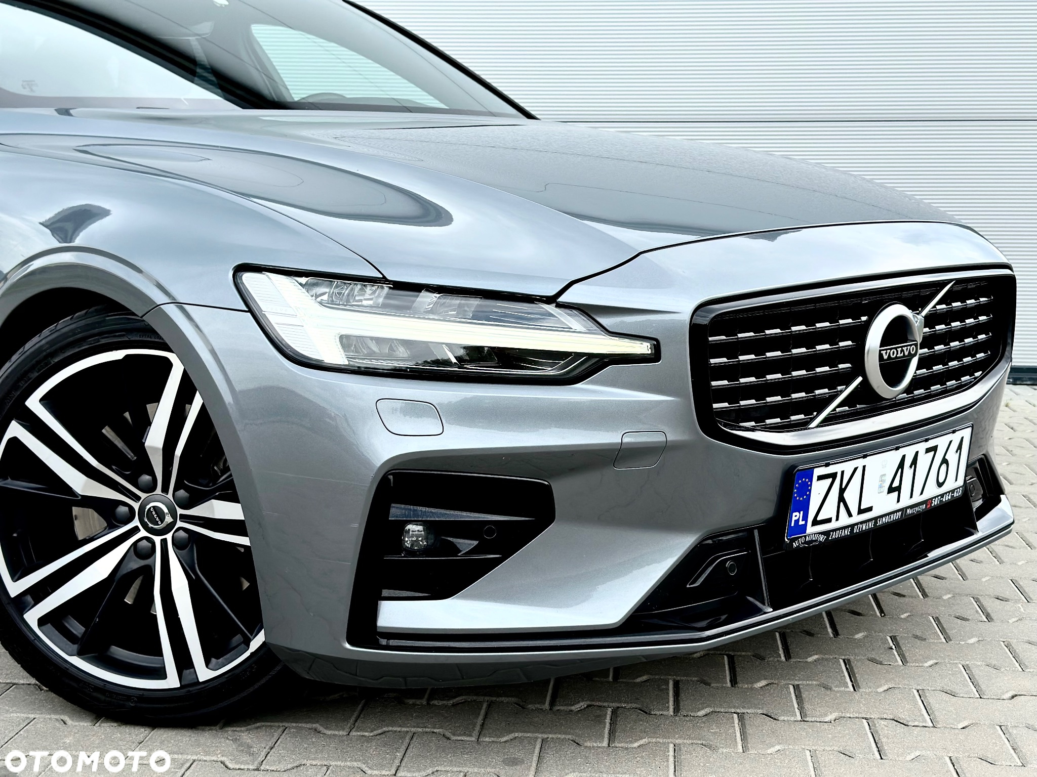 Volvo S60 T5 R-Design - 12
