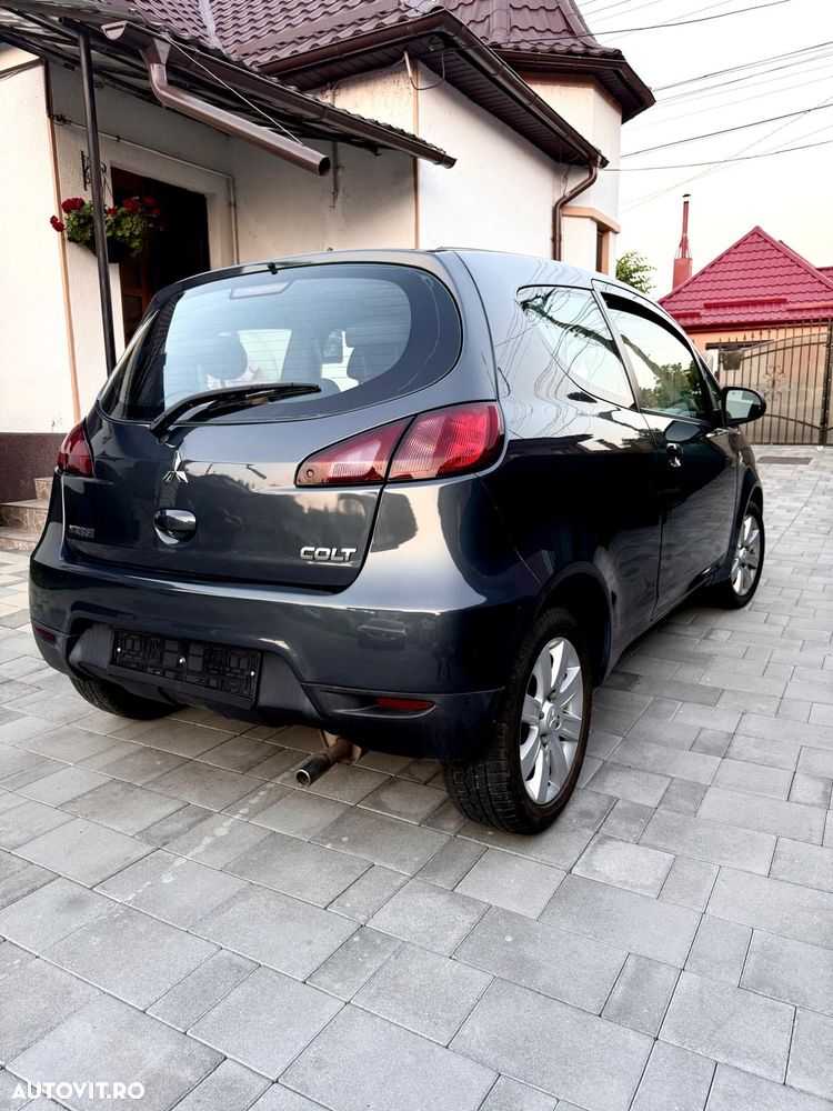 Mitsubishi Colt - 4