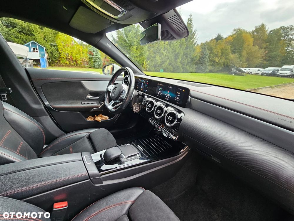 Mercedes-Benz CLA - 24