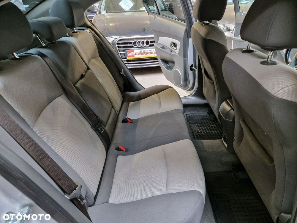 Chevrolet Cruze 1.6 LS - 21
