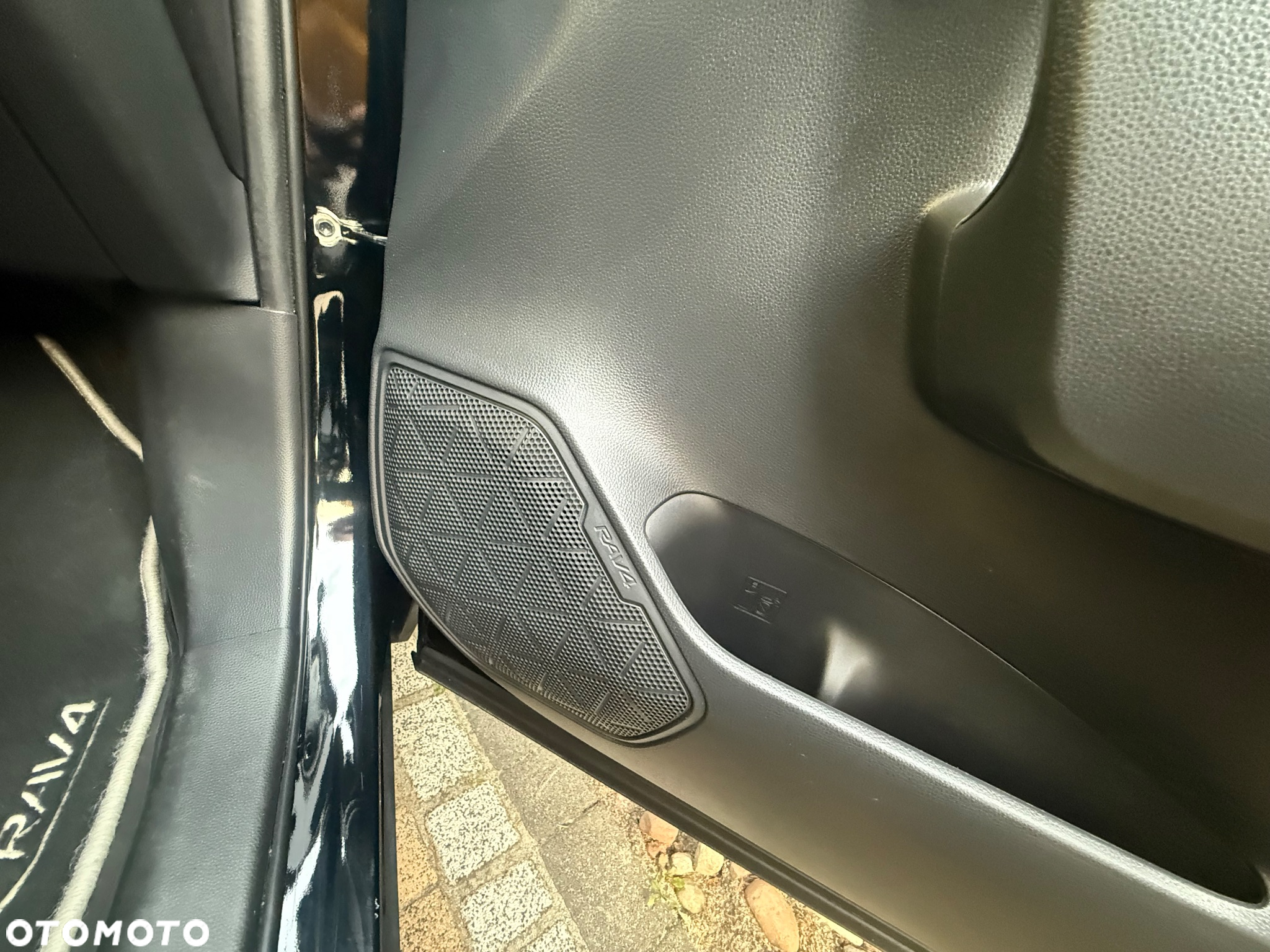 Toyota RAV4 2.5 Hybrid Black Edition by JBL 4x4 - 21