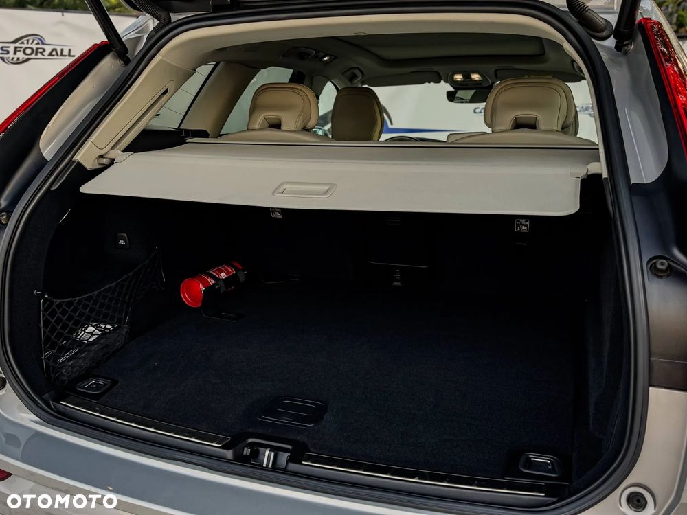 Volvo XC 60 T6 Plug-In Hybrid AWD Inscription - 11