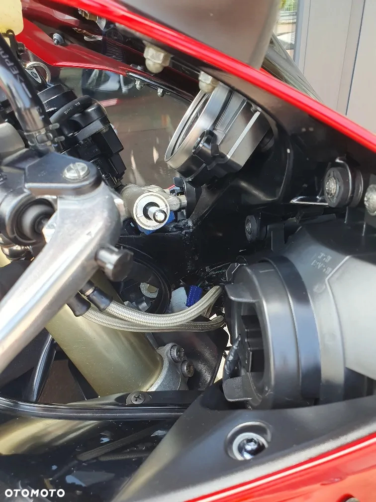 Yamaha R1 - 28