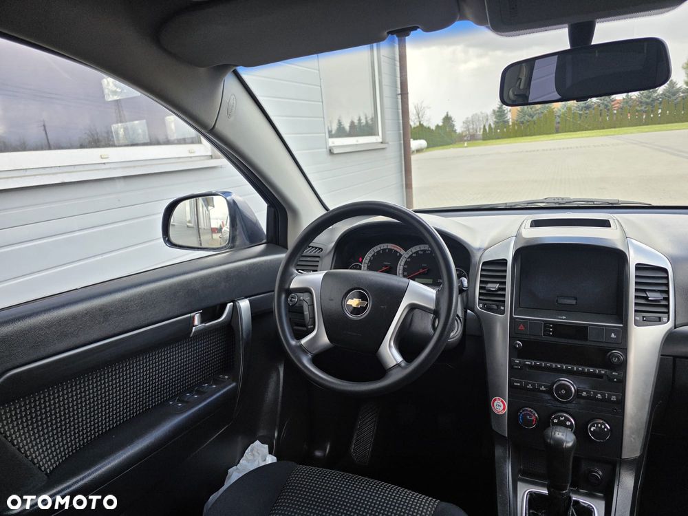 Chevrolet Captiva 2.4 LS 5os - 22