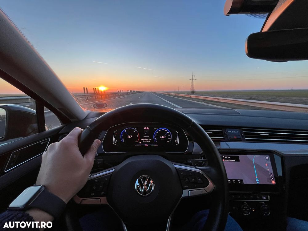 Volkswagen Passat Variant 2.0 TDI SCR DSG Business - 18