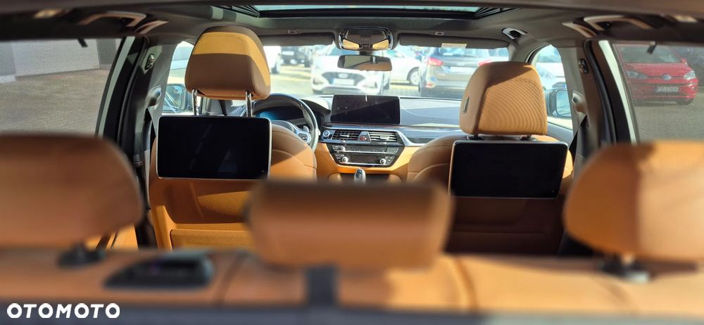 BMW Seria 5 520d xDrive Touring M Sport Edition - 12