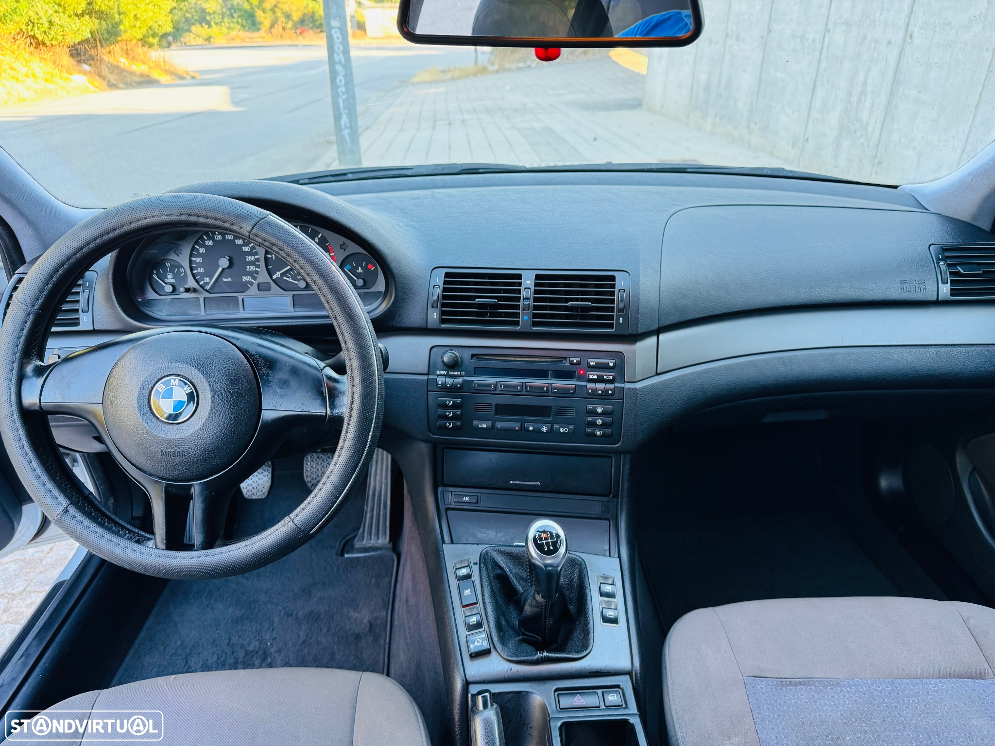 BMW 318 i Touring - 25
