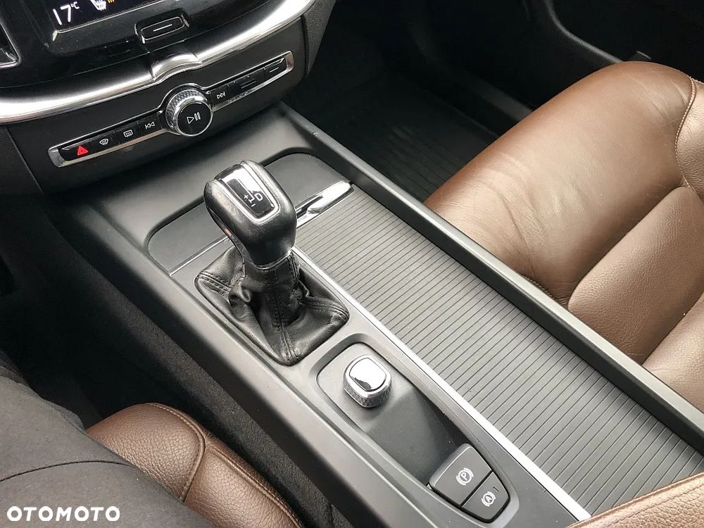 Volvo XC 60 T5 AWD Momentum Pro - 22