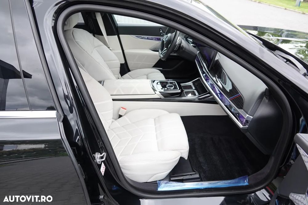 BMW Seria 7 730d xDrive MHEV - 30