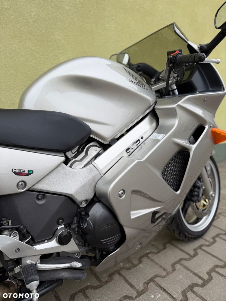 Honda VFR - 15
