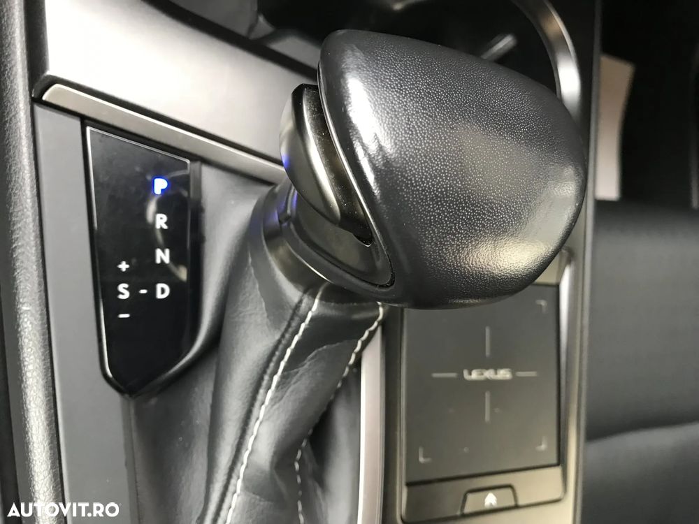 Lexus UX 250h (E-FOUR) Business Edition - 36