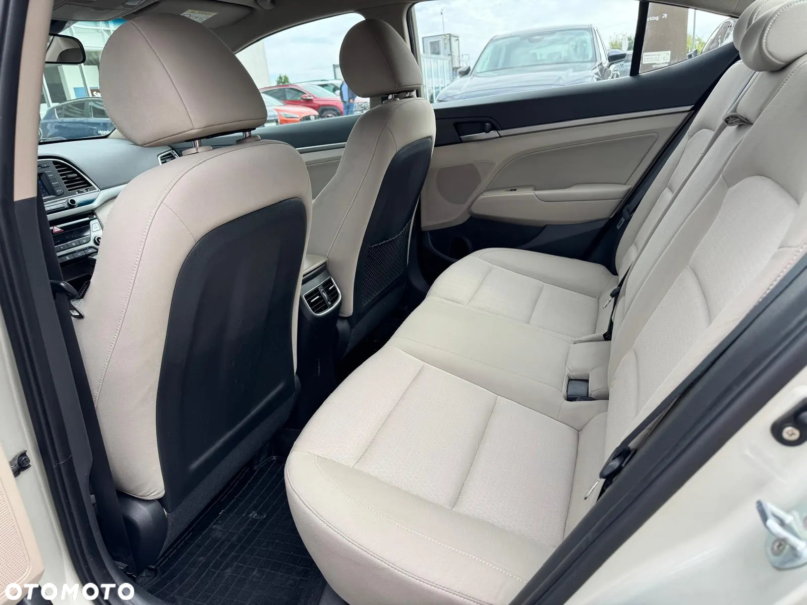 Hyundai Elantra 1.6 Style - 18
