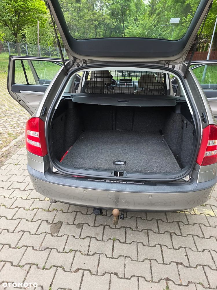Skoda Octavia 1.6 FSI Automatik Ambiente - 8