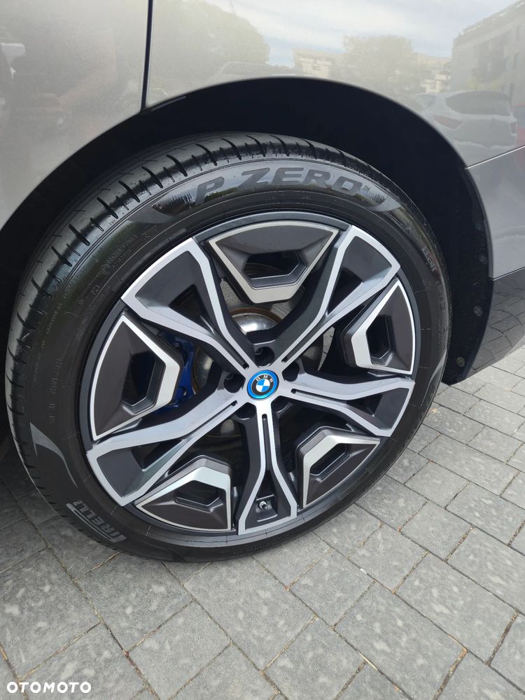 BMW iX - 13