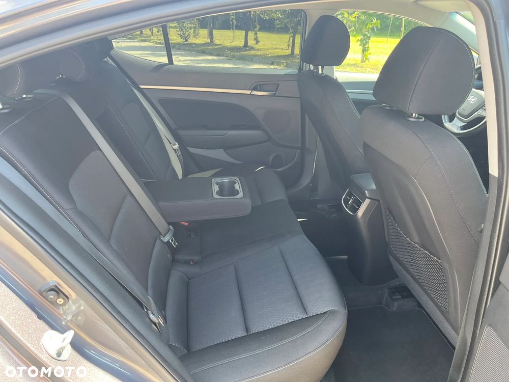 Hyundai Elantra 1.6 Style - 11
