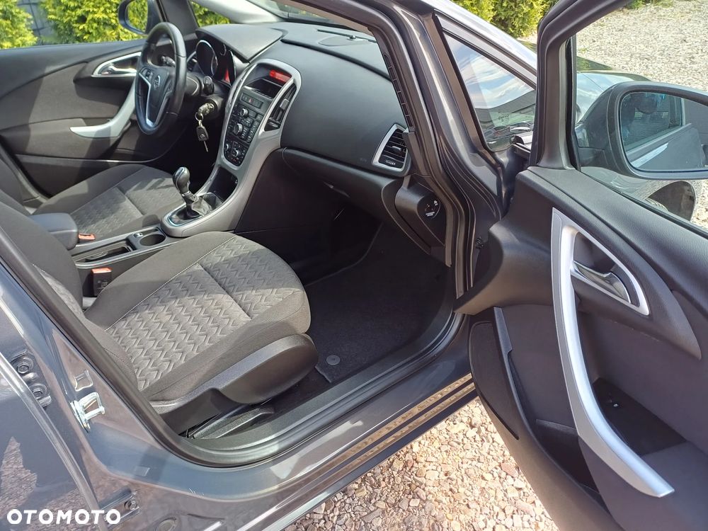 Opel Astra 1.4 Turbo 150 Jahre - 8