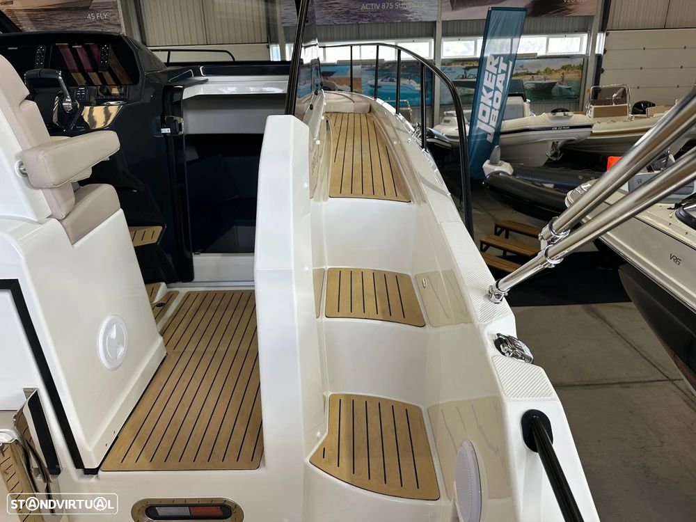 Quicksilver Activ 875 Sundeck - 26