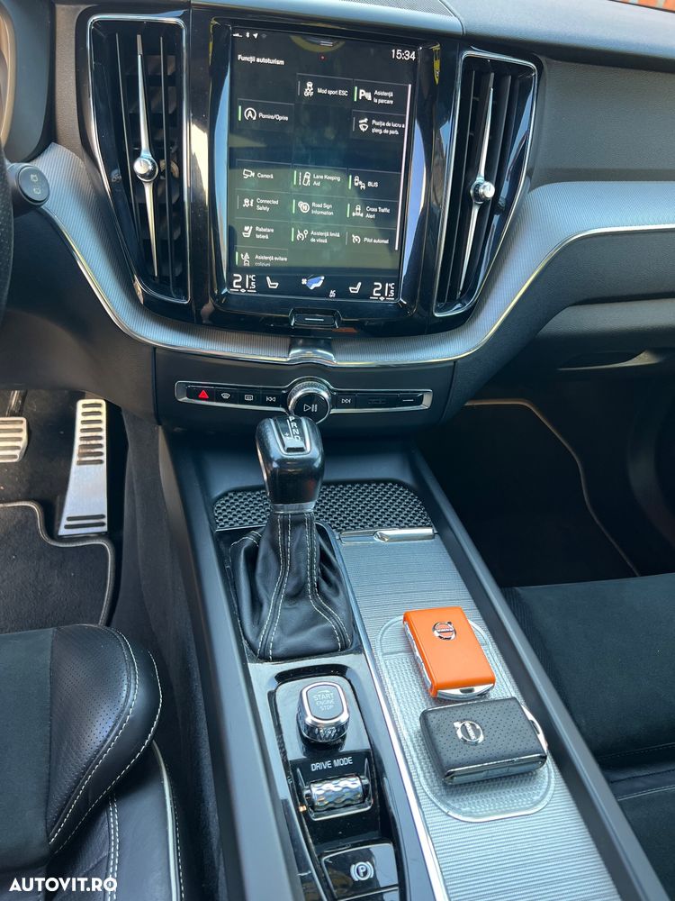 Volvo XC 60 D5 AWD Geartronic RDesign - 13