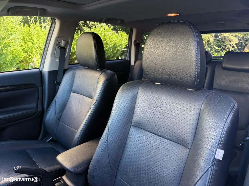 Mitsubishi Outlander 2.2 DI-D Instyle Navi - 34