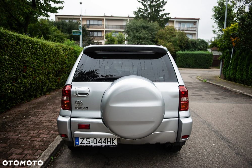 Toyota RAV4 1.8 VVT-i 4x2 - 6