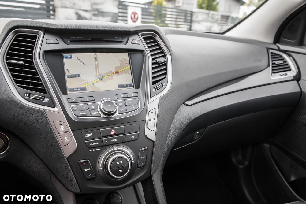 Hyundai Santa Fe 2.4 Sport Utility - 24