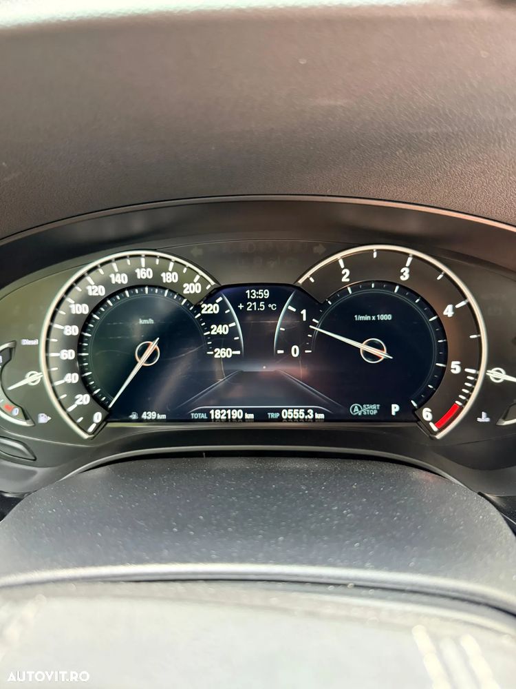 BMW Seria 5 520d xDrive AT - 14