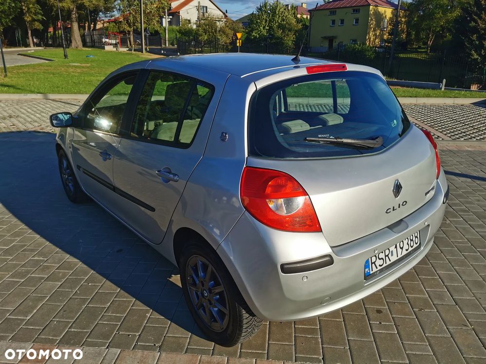 Renault Clio 2005 photo 4