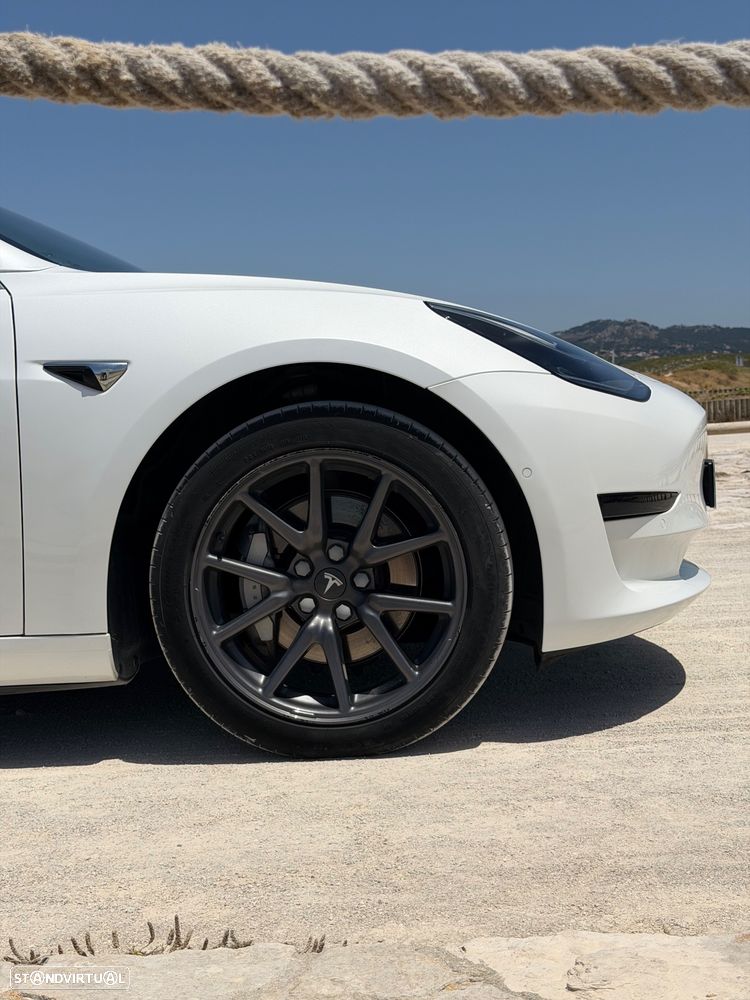 Tesla Model 3 - 3