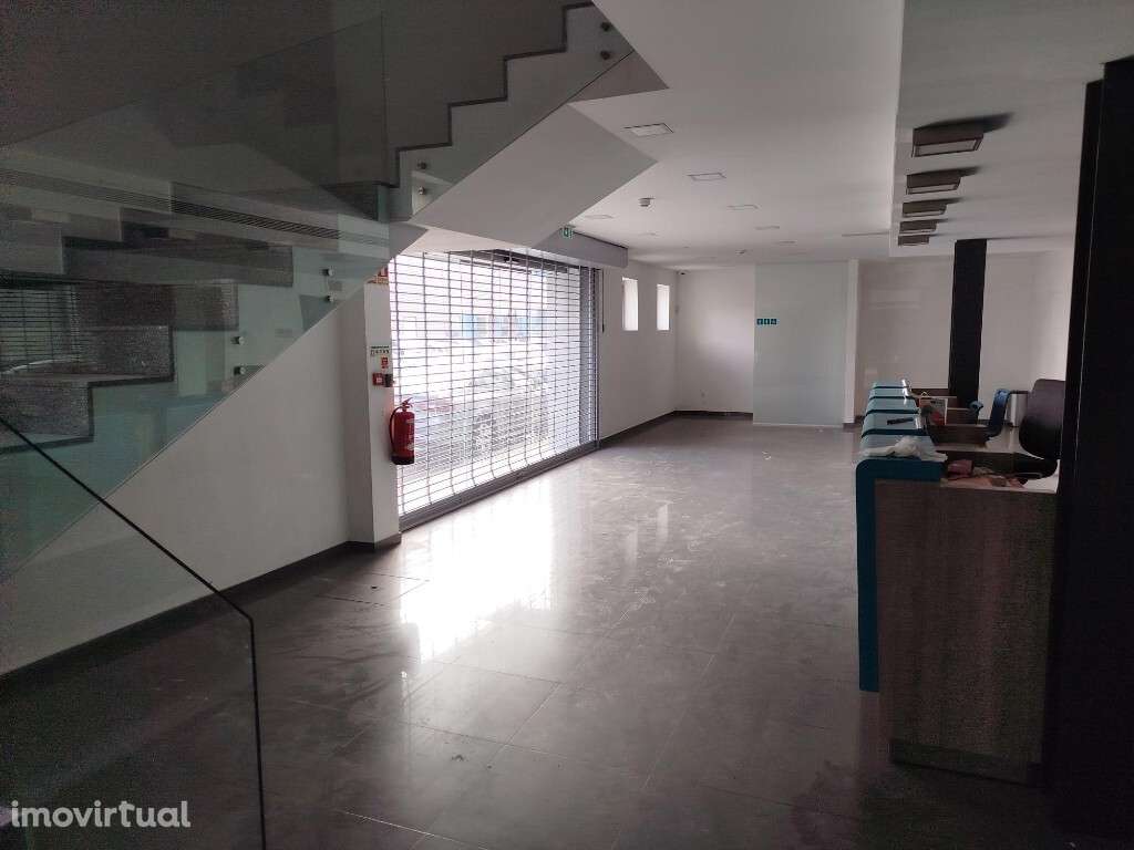 Armazém para arrendar no Prior Velho - Lisboa - Grande imagem: 3/23