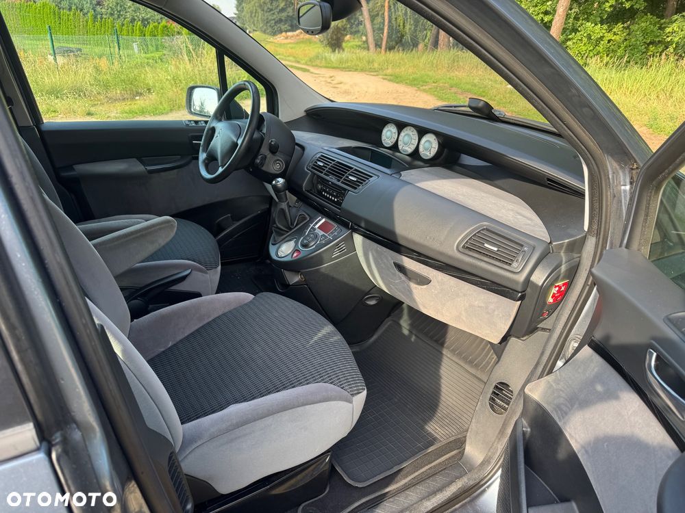 Citroën C8 2.0 16V Confort - 28
