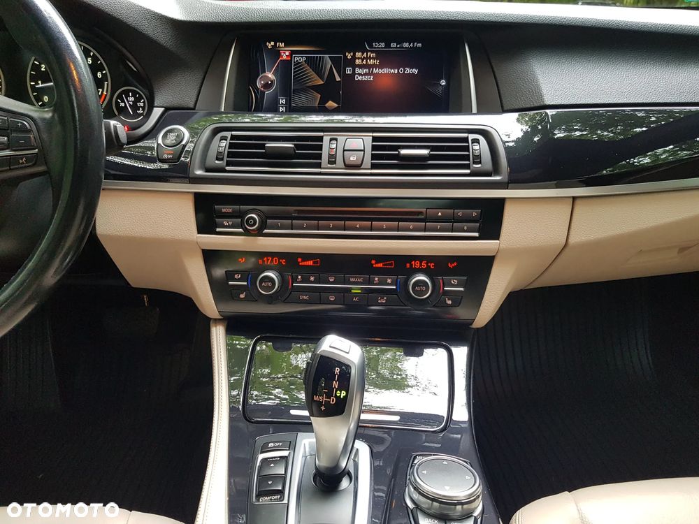 BMW Seria 5 528i xDrive - 20