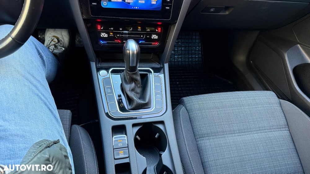 Volkswagen Passat 2.0 TDI DSG Comfortline - 12