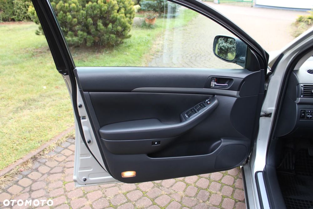 Toyota Avensis 2.0 D-4D Sol Premium - 11