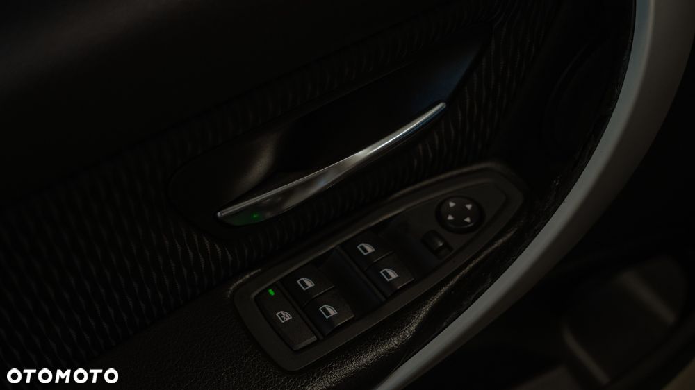 BMW Seria 3 318d - 23