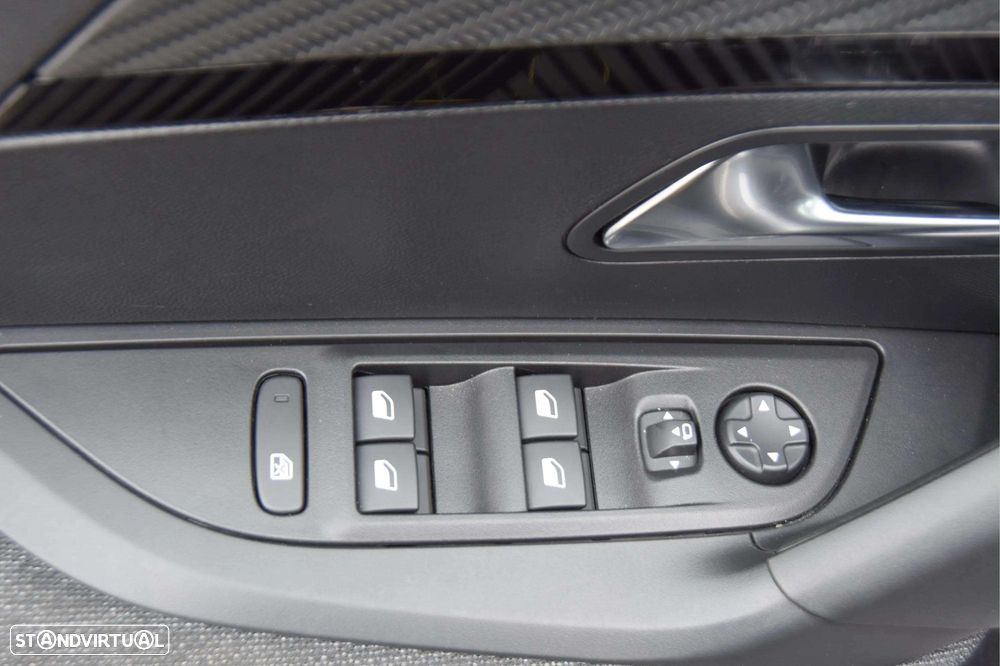 Peugeot 2008 1.2 PureTech Style - 18